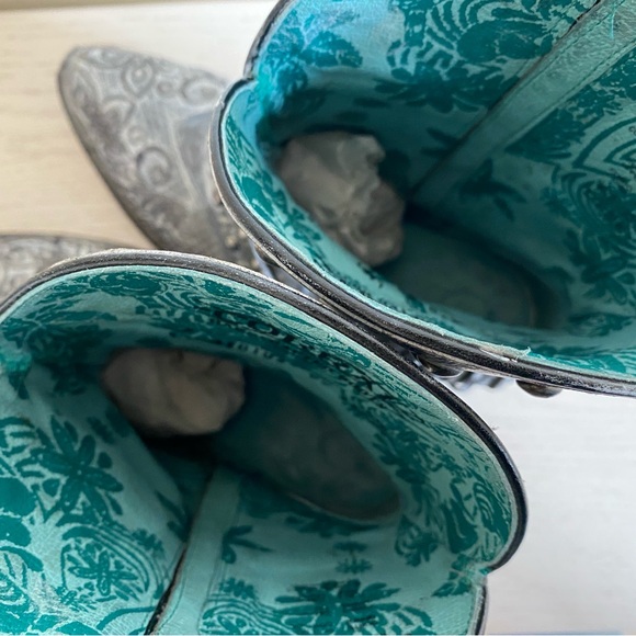 Corral Gray Ankle Booties with Fringe and Embroidery - Picture 4 of 8